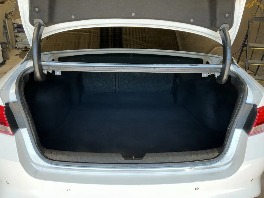 Used 2018 White Kia LX image 17