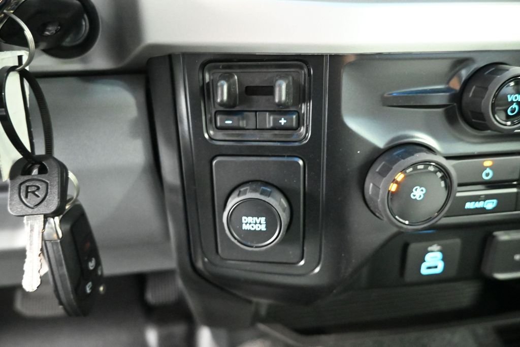 New 2026 Oxford White Ford XL image 18