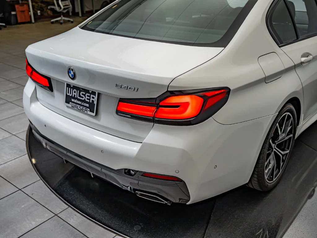 Used 2022 Alpine White BMW 540i image 14