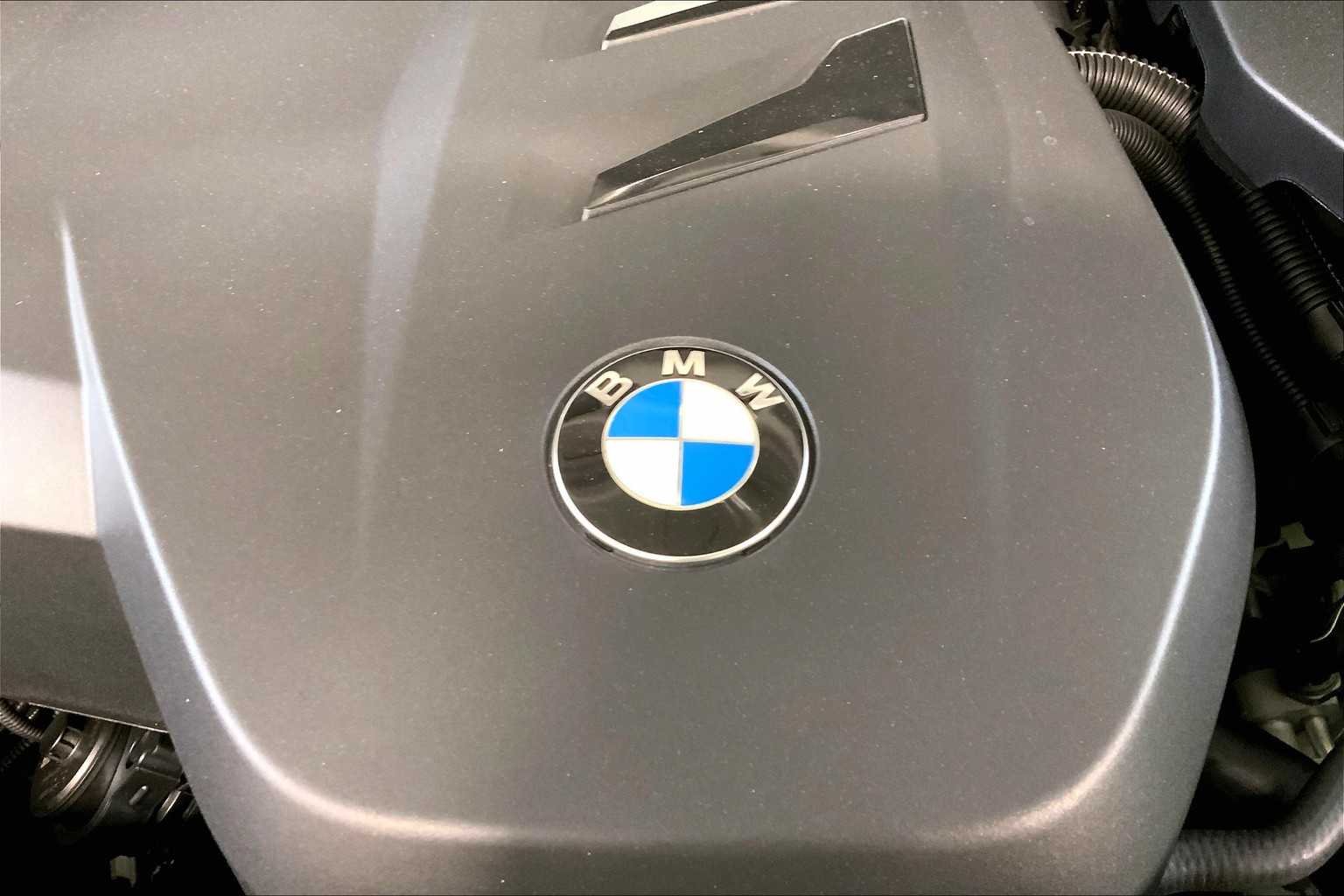 Used 2025 Alpine White BMW 30 xDrive image 17