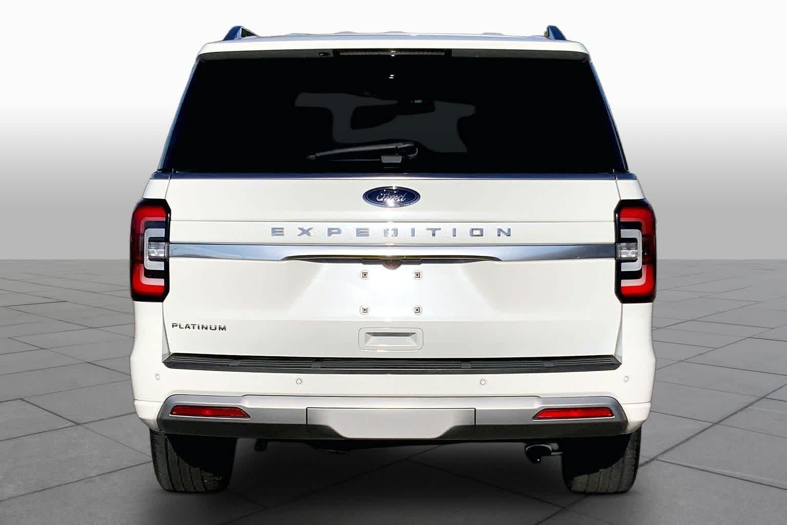 Used 2022 Star White Metallic Tri-Coat Ford Platinum image 4