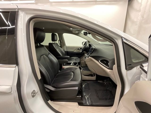 Used 2023 White Chrysler Touring L image 23