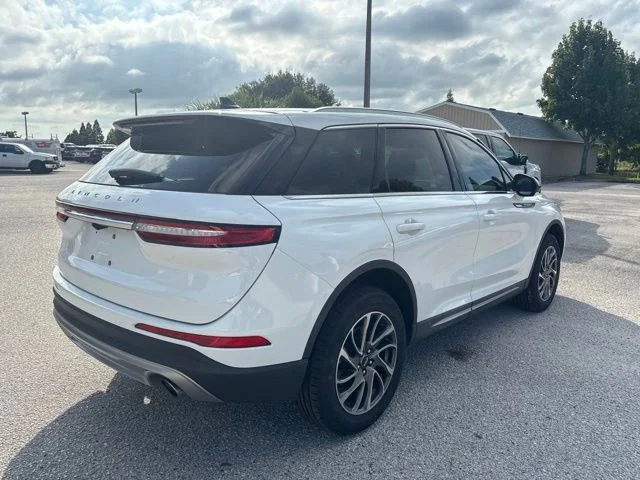 Used 2022 White Lincoln Standard image 5