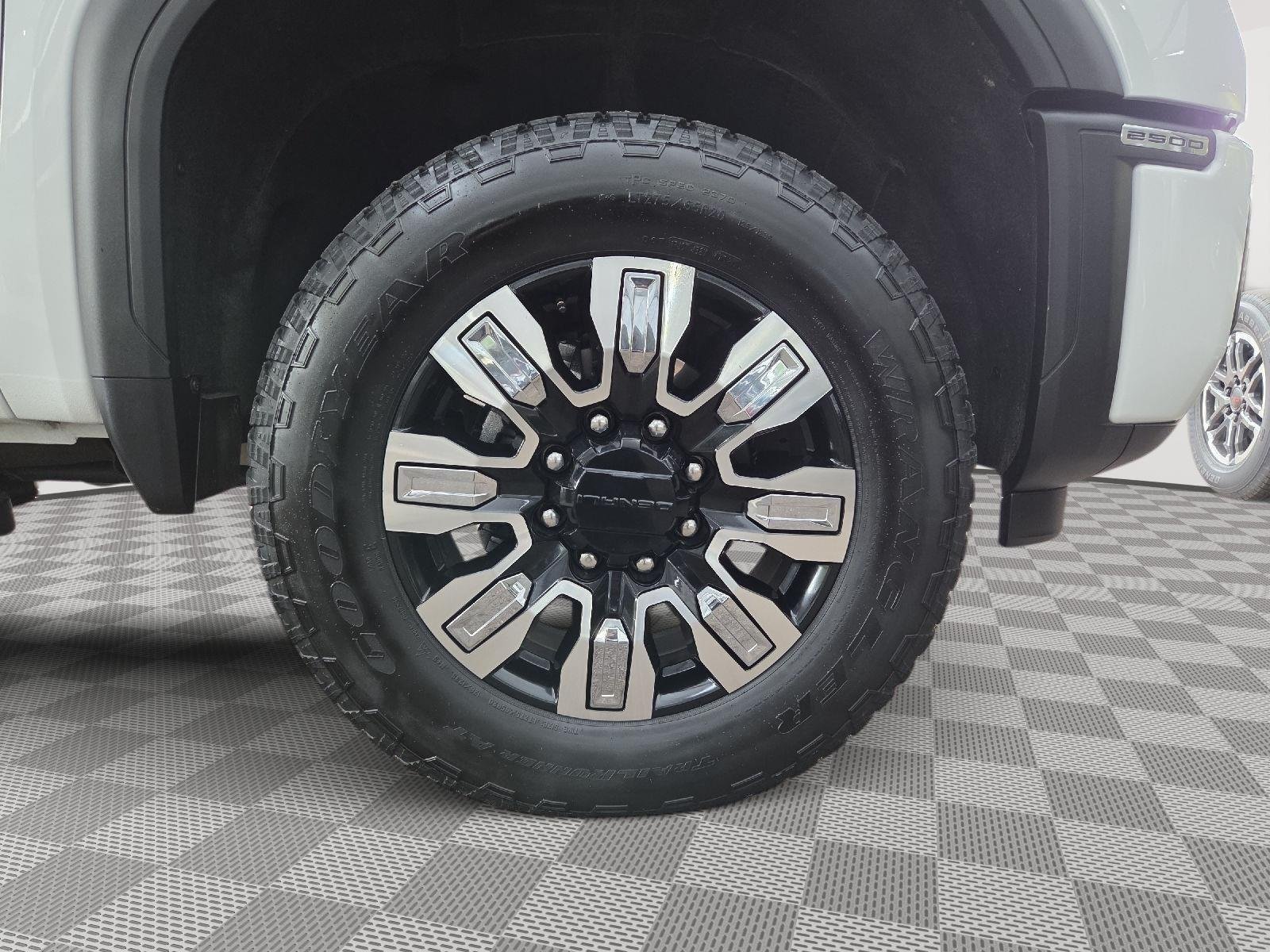 Used 2025 Summit White GMC Denali image 13