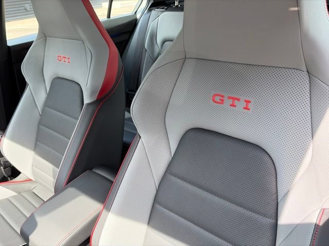 Used 2025 Opal White Pearl Volkswagen Autobahn image 9