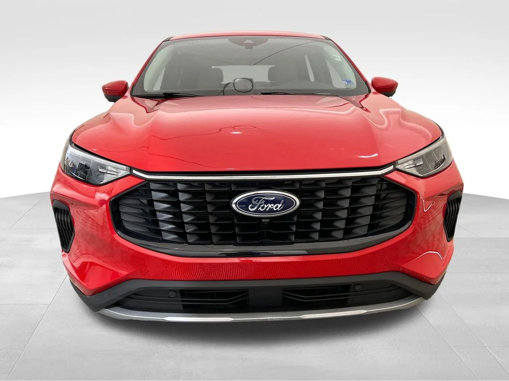 Used 2024 Red Ford Active image 9