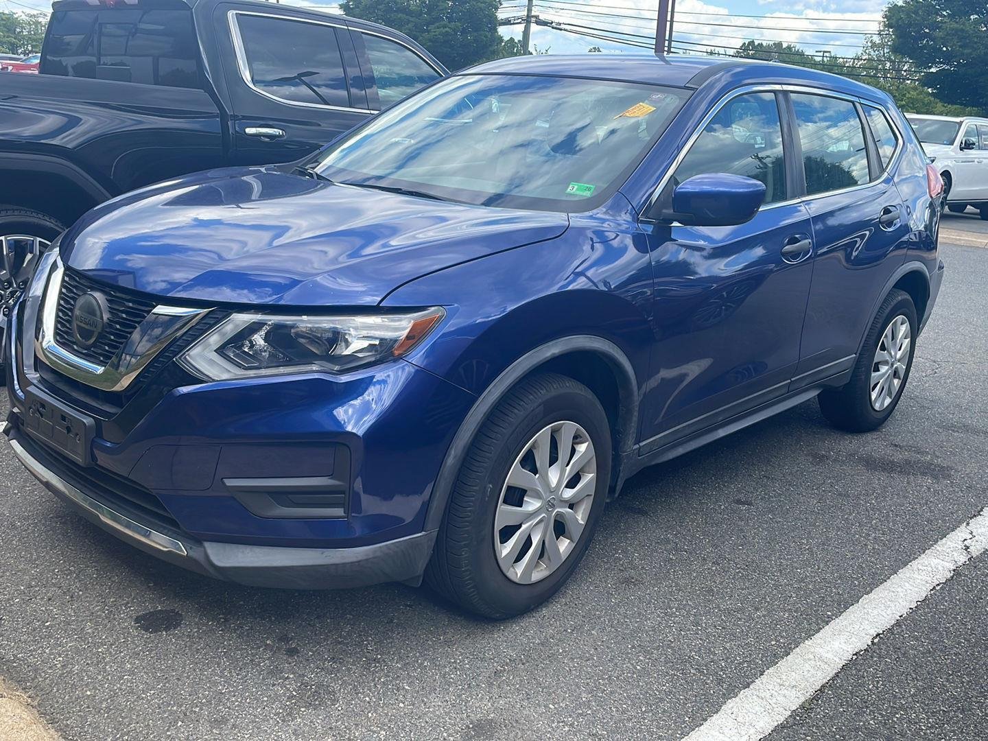 Used 2018 Caspian Blue Nissan S image 2