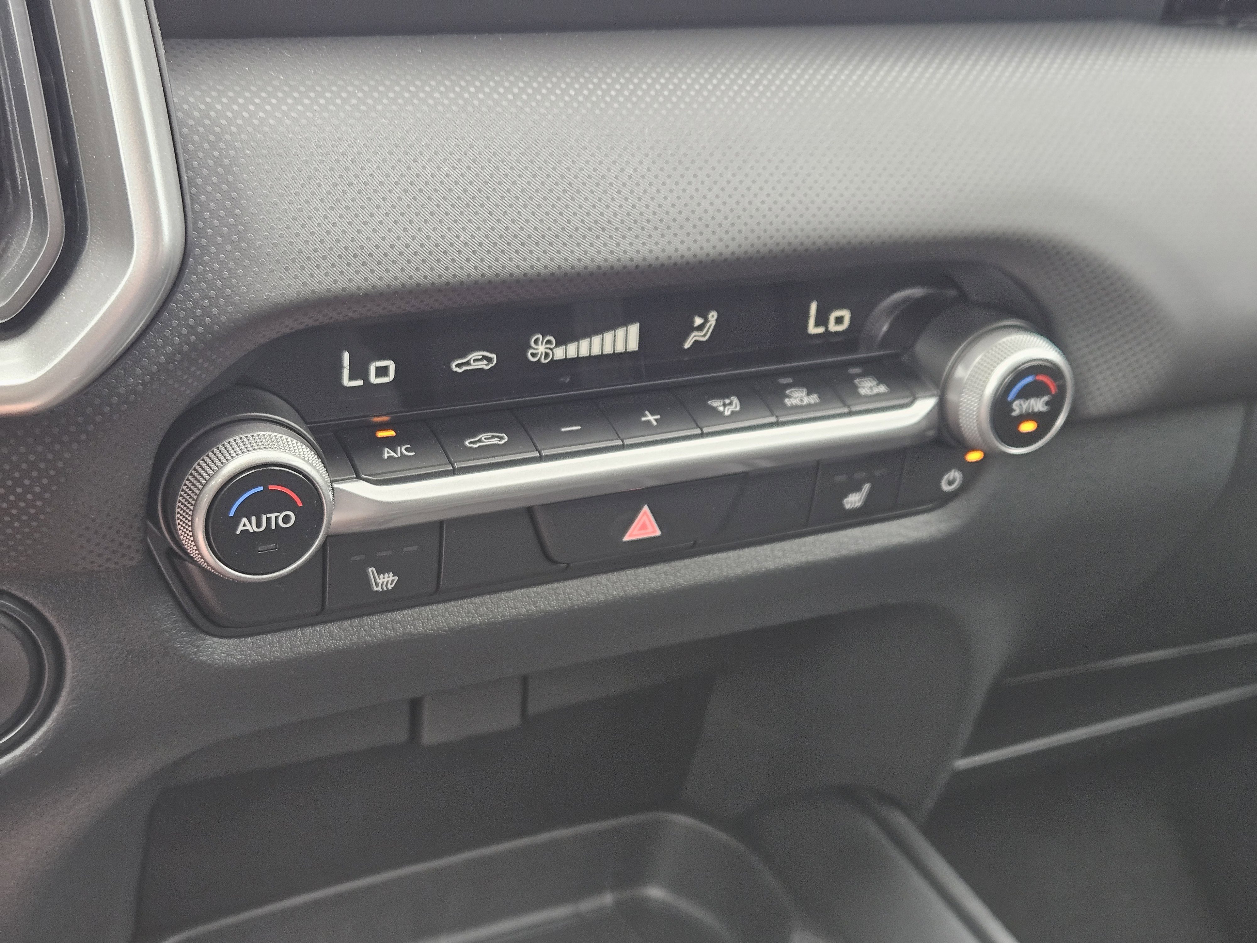 Used 2025  Mazda Preferred image 20