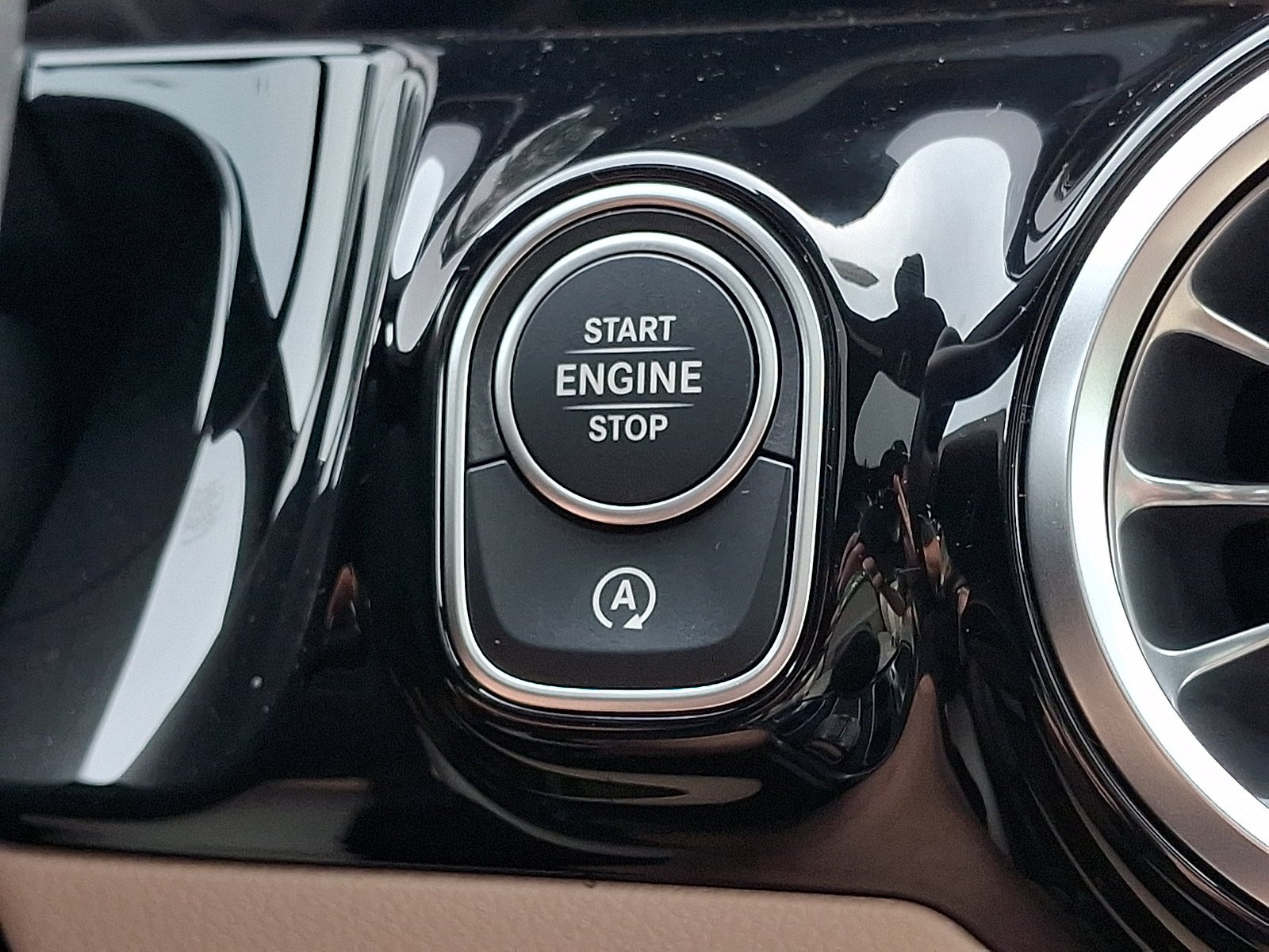 New 2026 Polar White Mercedes-Benz GLA 250 image 40
