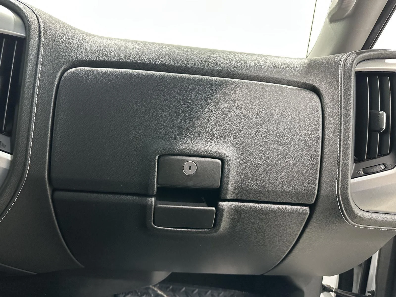 Used 2016 SUMMIT WHITE GMC SLE image 27