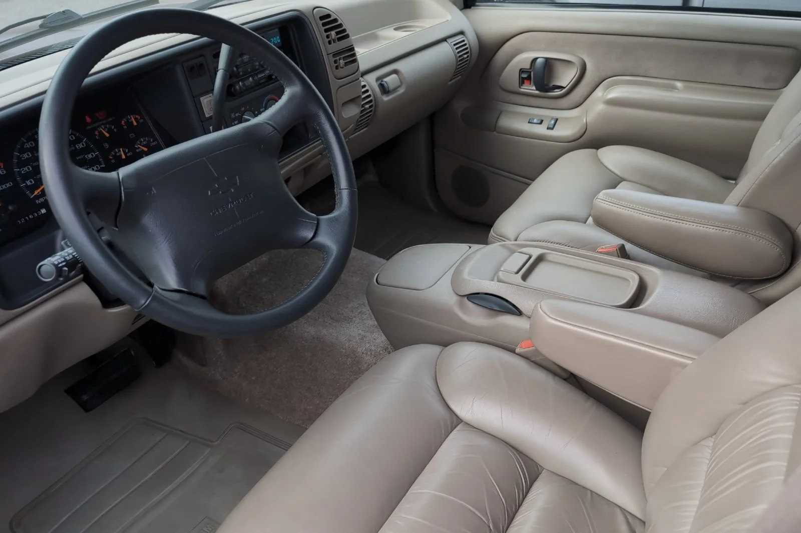 Used 1996  Chevrolet 4DR 4WD 1500 image 11