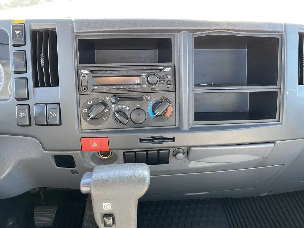 Used 2019  Isuzu Rollback image 21