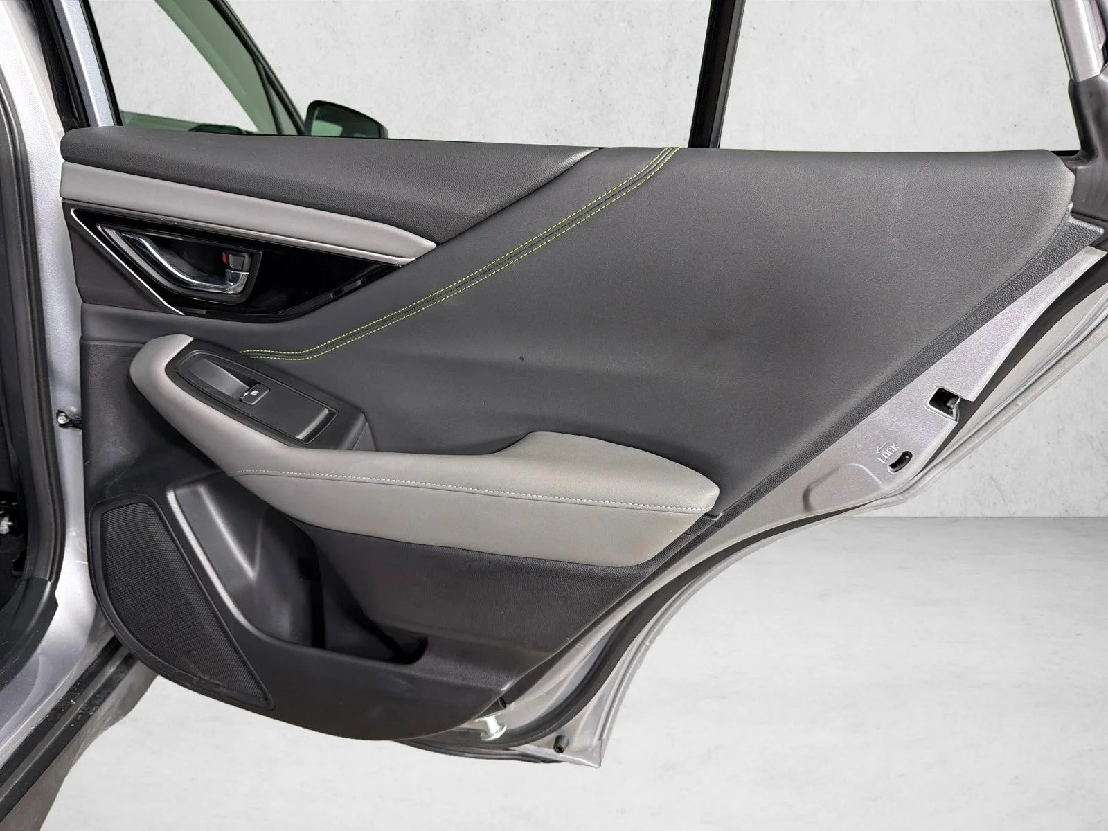 Used 2025 Black Subaru Onyx Edition image 17