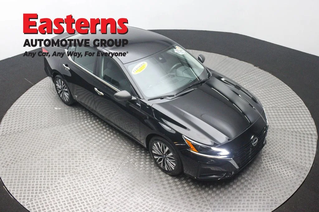 Used 2024 Black Nissan 2.5 SV image 3