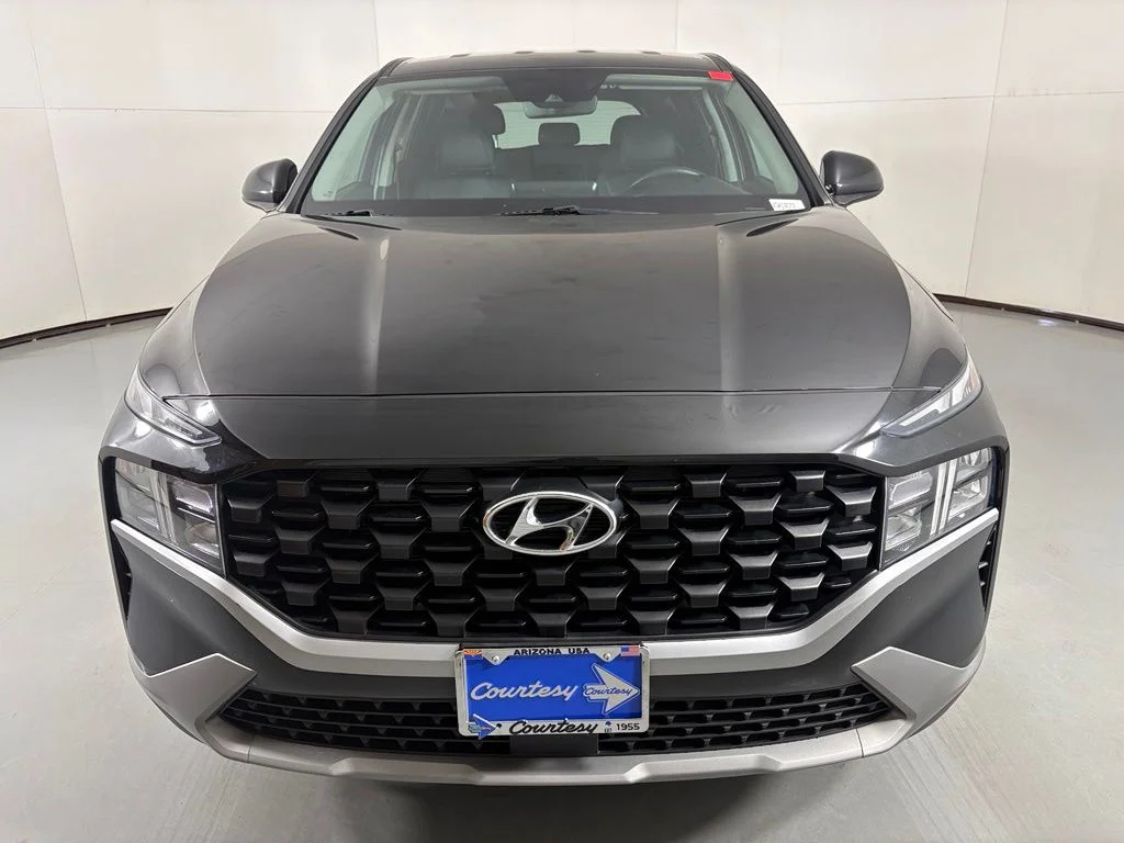 Used 2023 Black Hyundai SE image 3