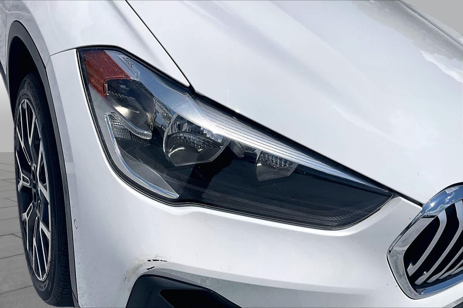 Used 2021 Alpine White BMW sDrive28i image 28