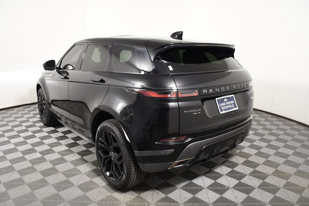 Used 2020 Santorini Black Metallic Land Rover R-Dynamic SE image 4