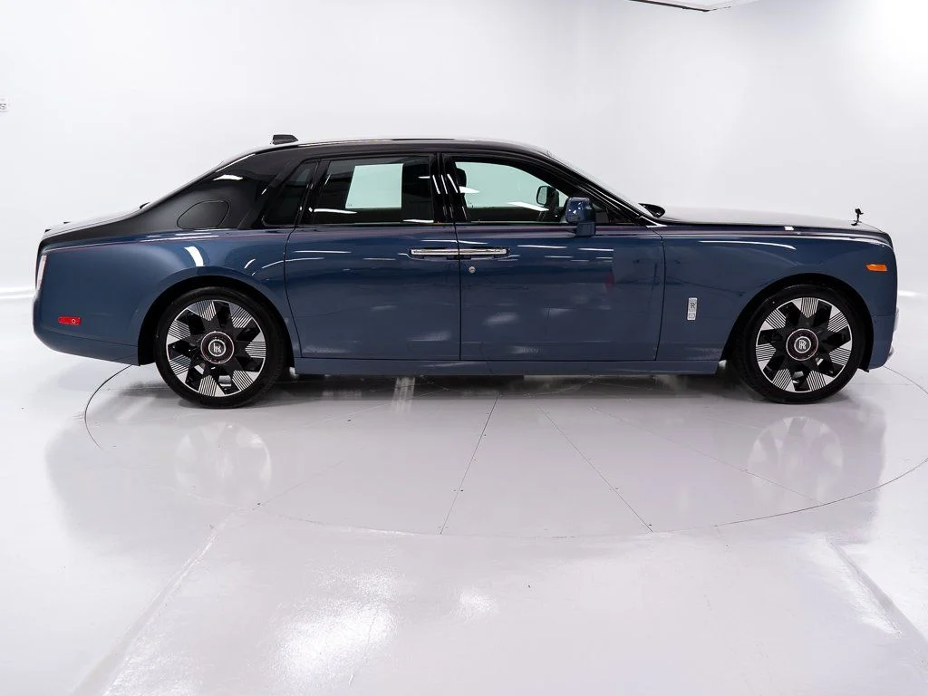 Used 2026 Black Diamond over Iguazu Blue Rolls-Royce  image 6