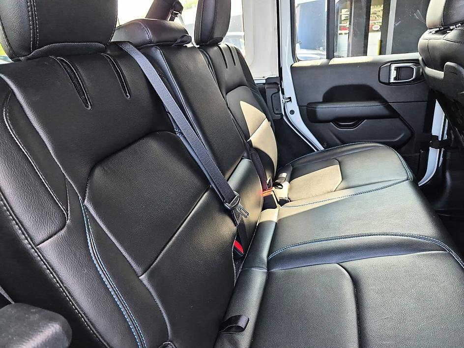 Used 2022 Bright White Clearcoat Jeep Unlimited Rubicon image 30
