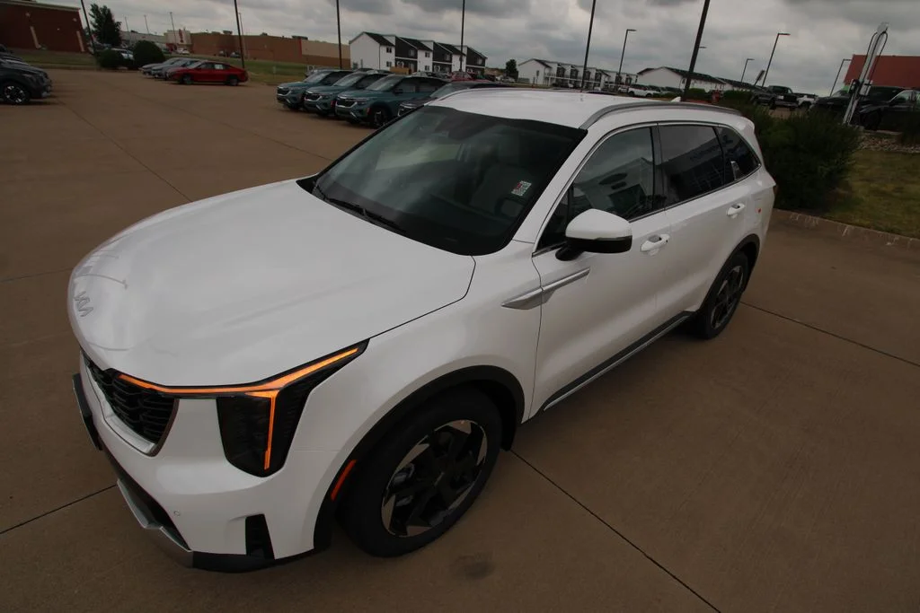 New 2026 Snow White Pearl Kia EX image 21