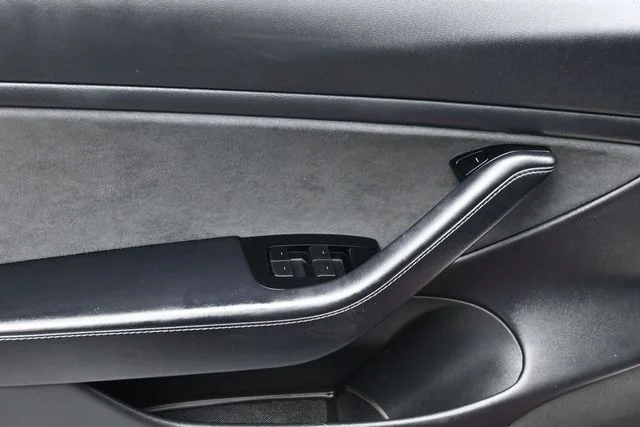 Used 2019 Red Tesla Long Range image 7