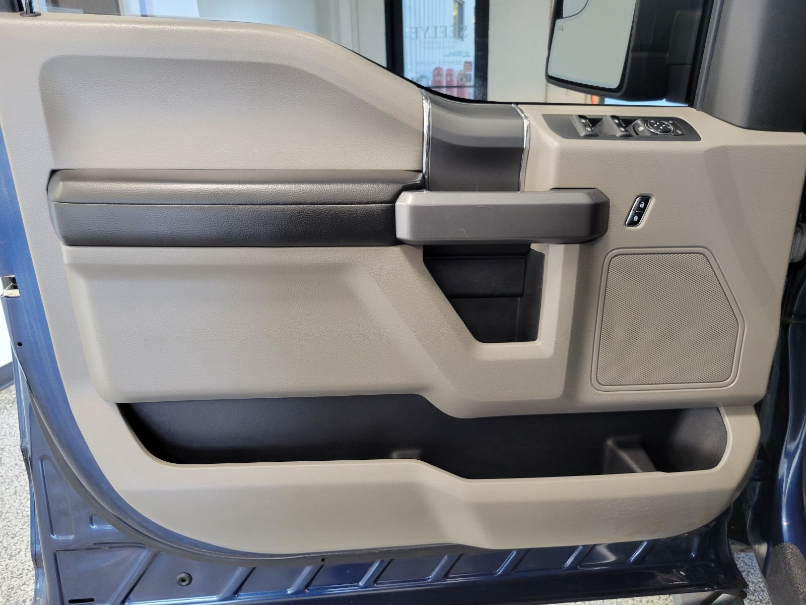 Used 2016 Blue Ford XLT image 6