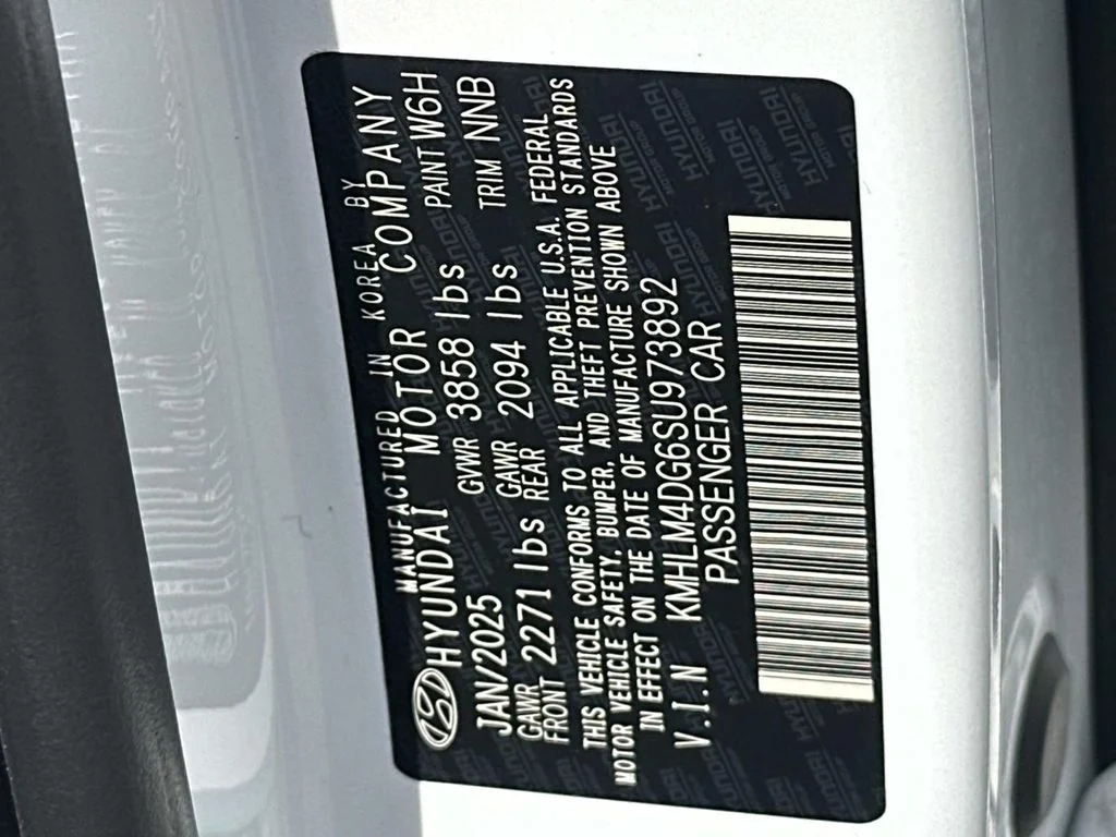 Used 2025 White Hyundai SEL Sport image 30