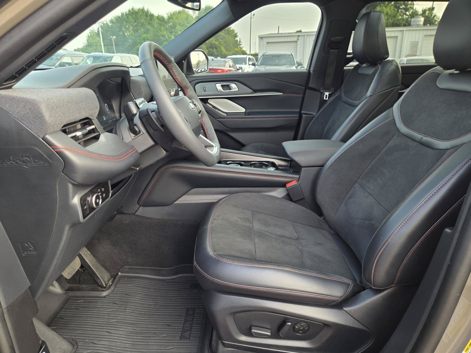 2026 Ford Explorer ST - Photo 23