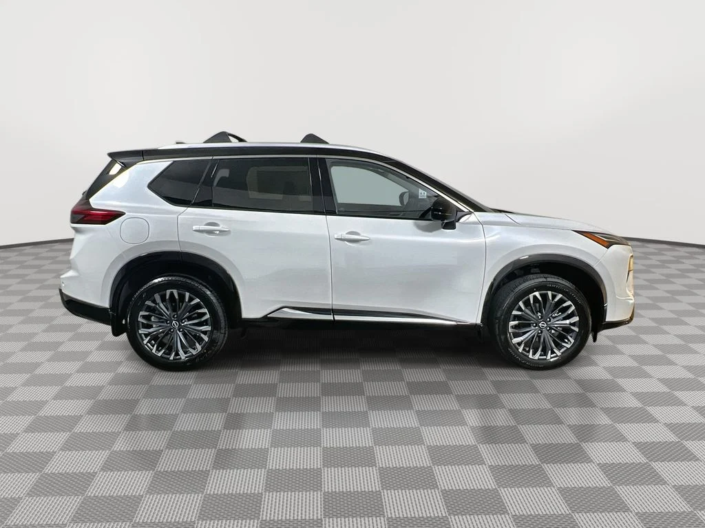 New 2026 Everest White Pearl TriCoat / Super Black Two-tone Nissan Platinum image 9