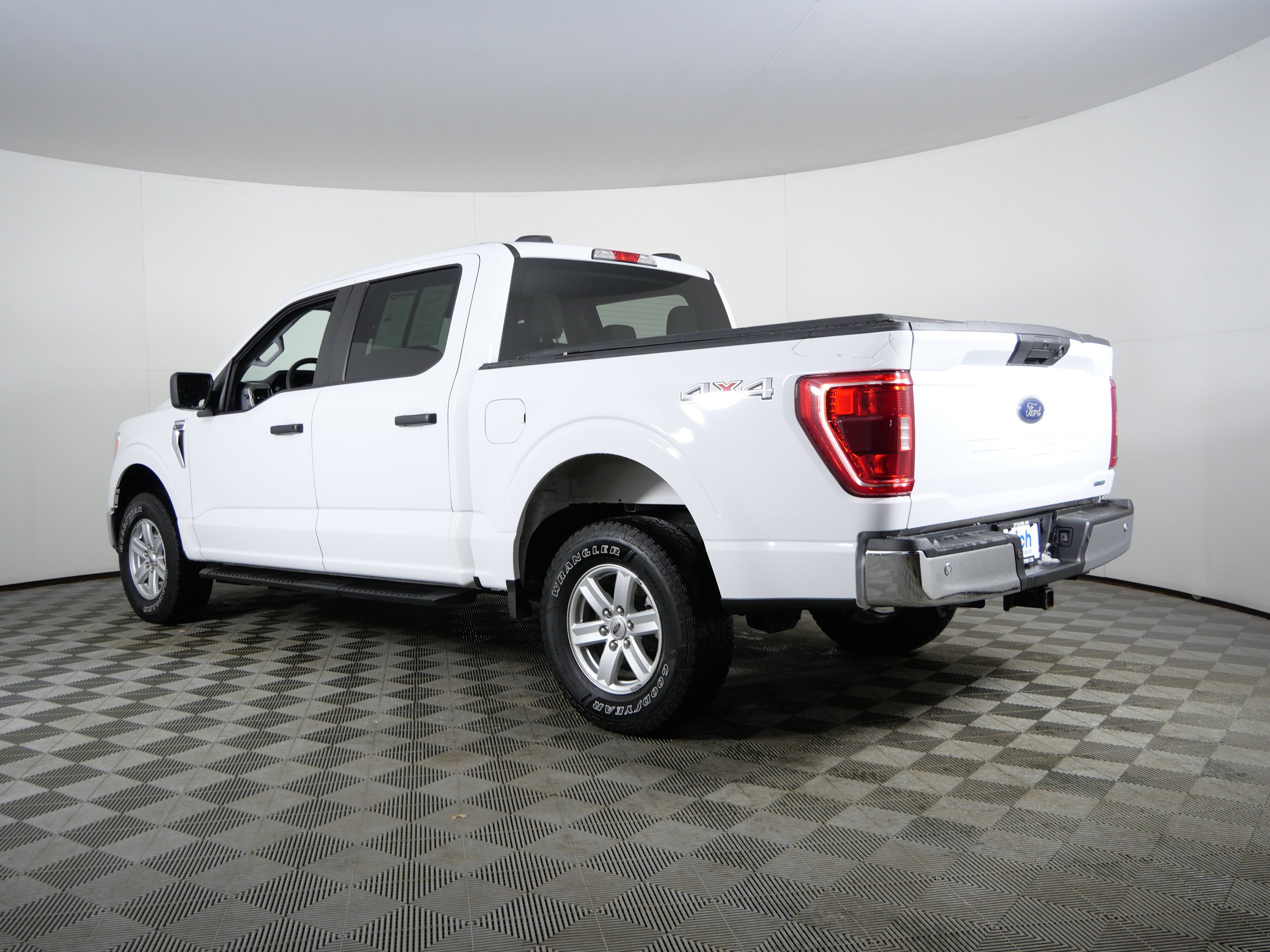 Used 2022 Oxford White Ford XLT image 5