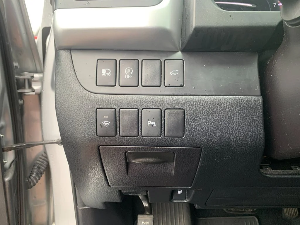 Used 2018 Silver Toyota Limited image 31