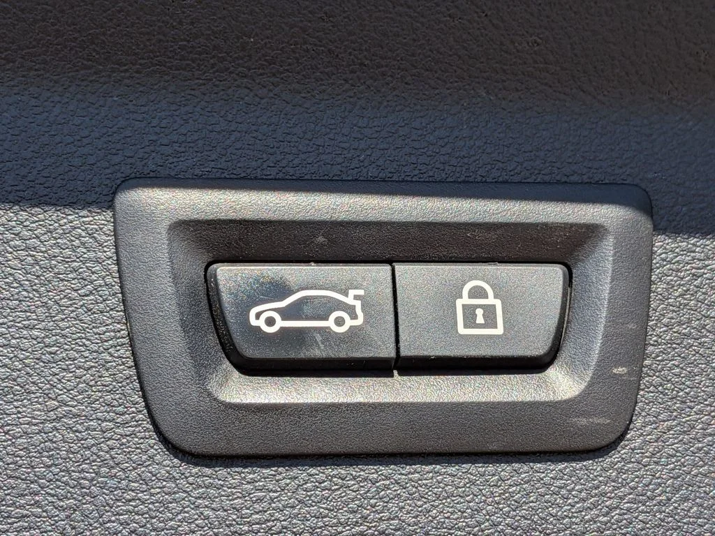 Used 2021 Gray BMW xDrive30e image 29
