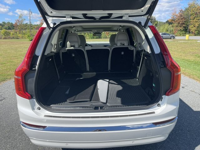 Used 2024 White Volvo Plus Bright Theme image 9