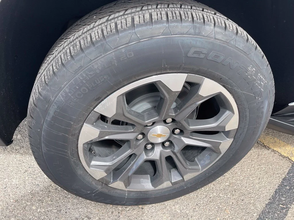 New 2026 Summit White Chevrolet LT image 38