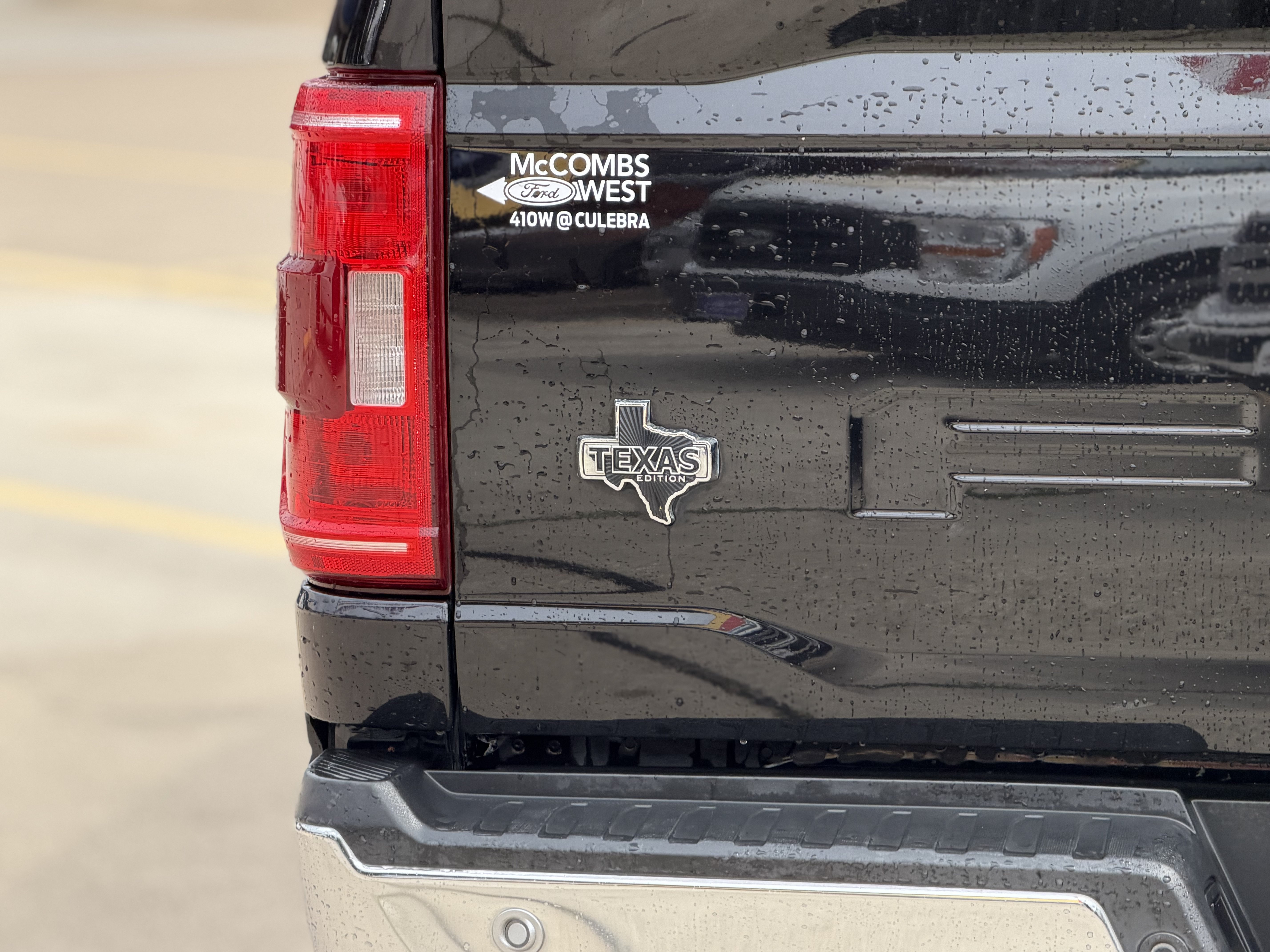 Used 2022 Agate Black Metallic Ford XLT image 10