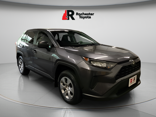 2022 Toyota RAV4 LE AWD's photo