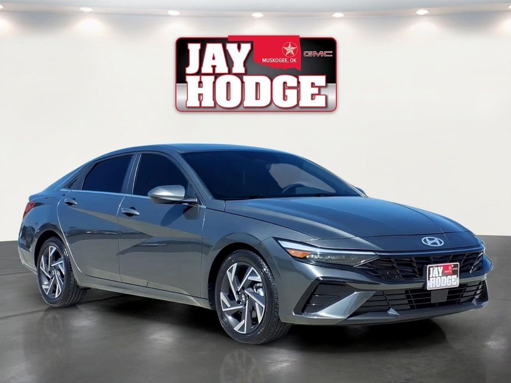 Used 2024 Gray Hyundai SEL image 1