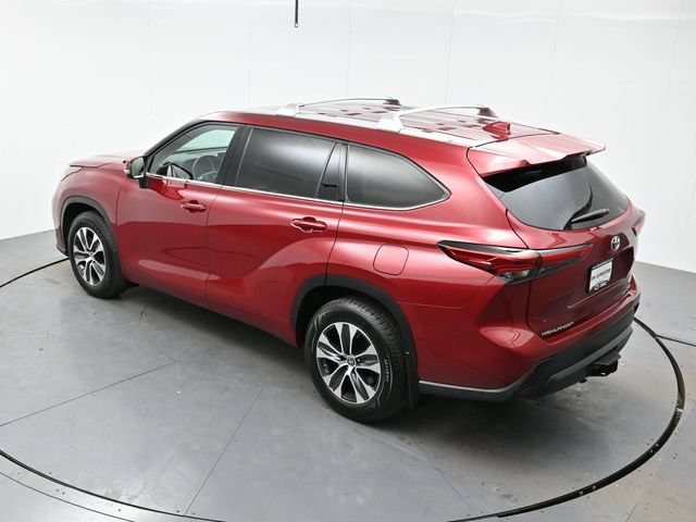 Used 2022 Ruby Flare Pearl Toyota XLE image 38