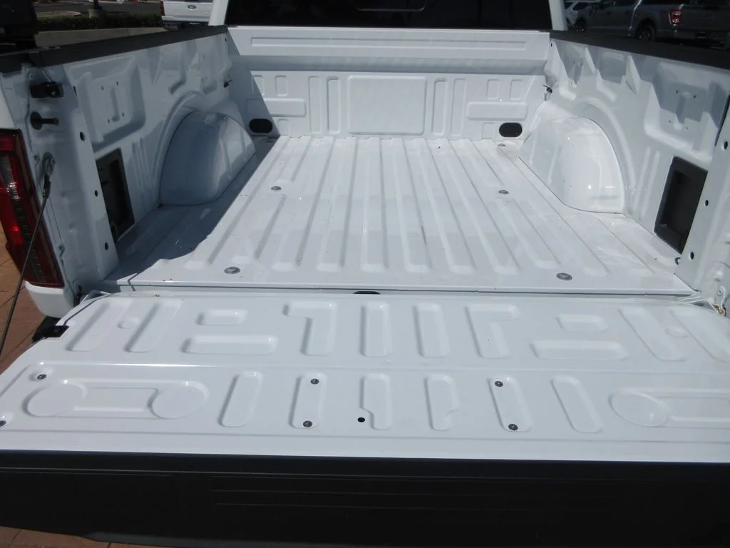 New 2026 Oxford White Ford XLT image 27