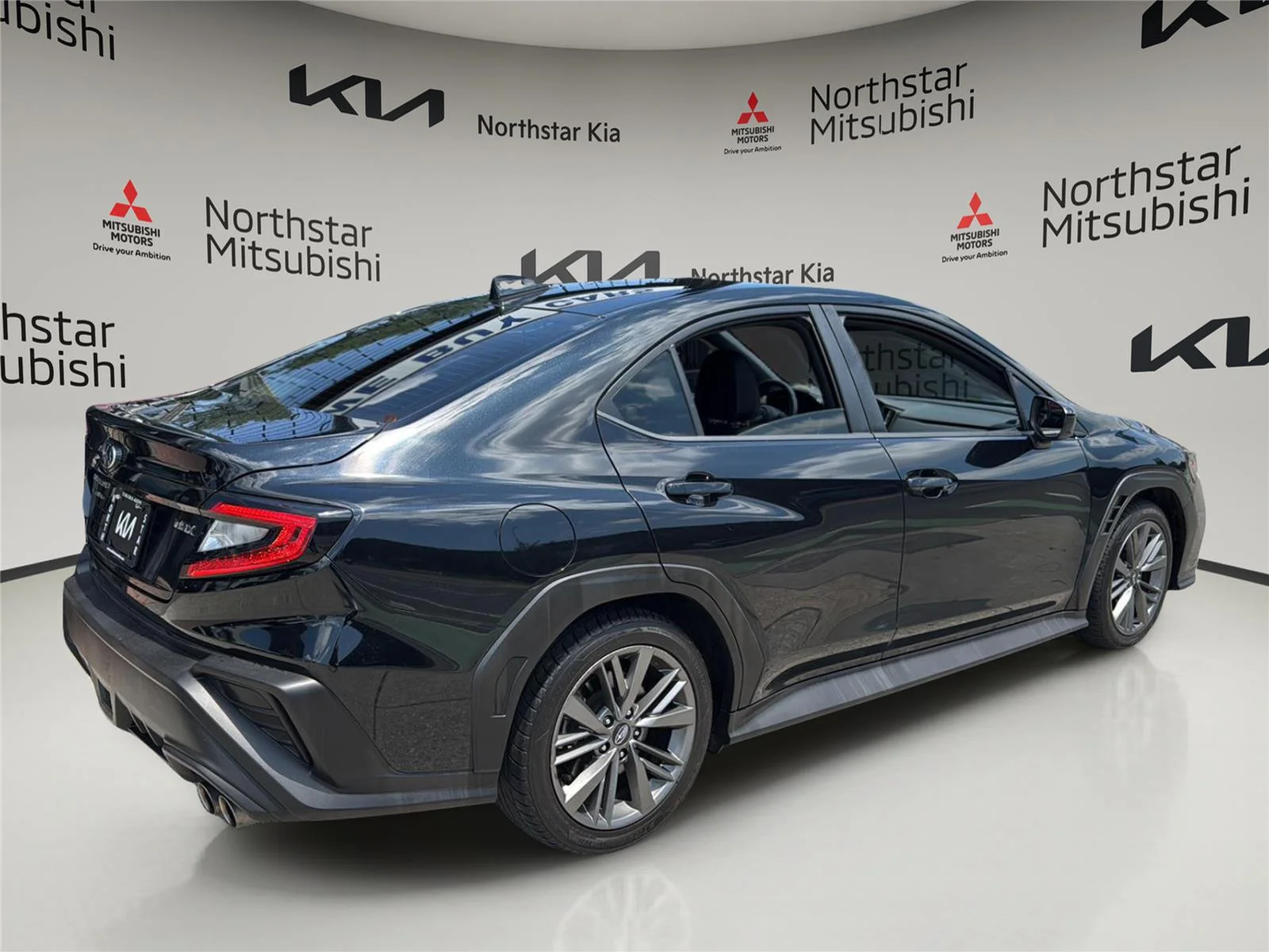 Used 2022 Crystal Black Silica Subaru BASE image 7
