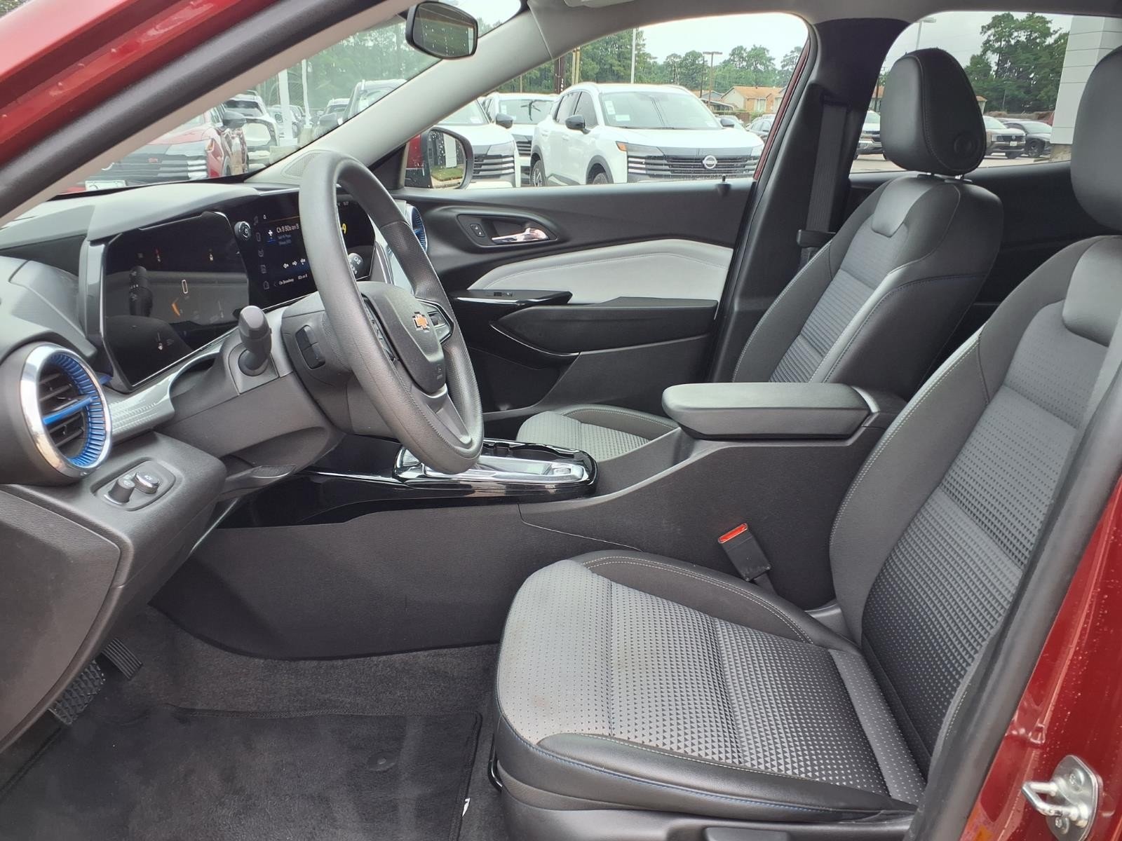 2025 Chevrolet Trax LT - 11