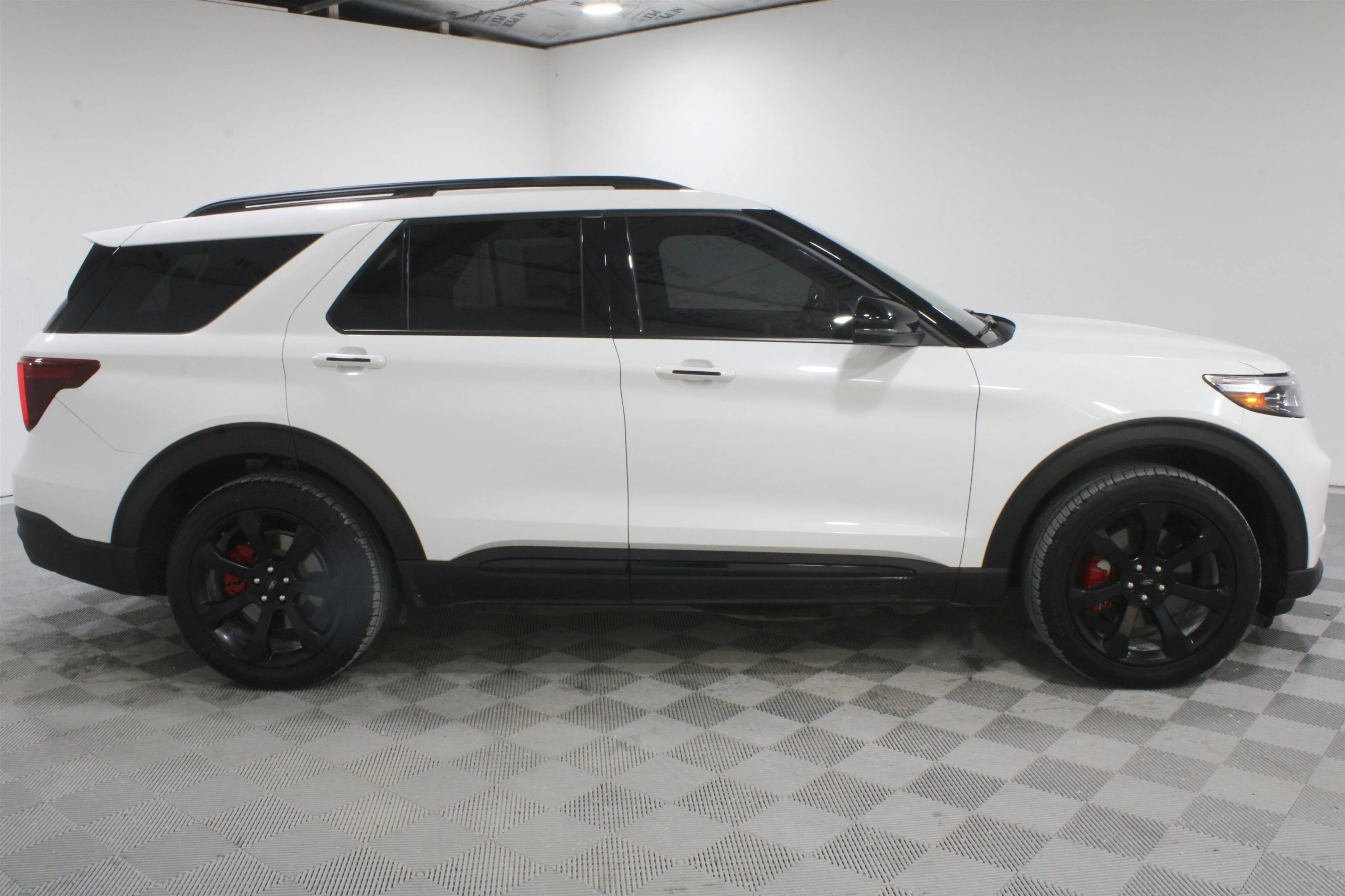 2022 Ford Explorer ST - Photo 30