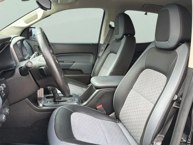 Used 2018 Black Chevrolet Z71 image 15