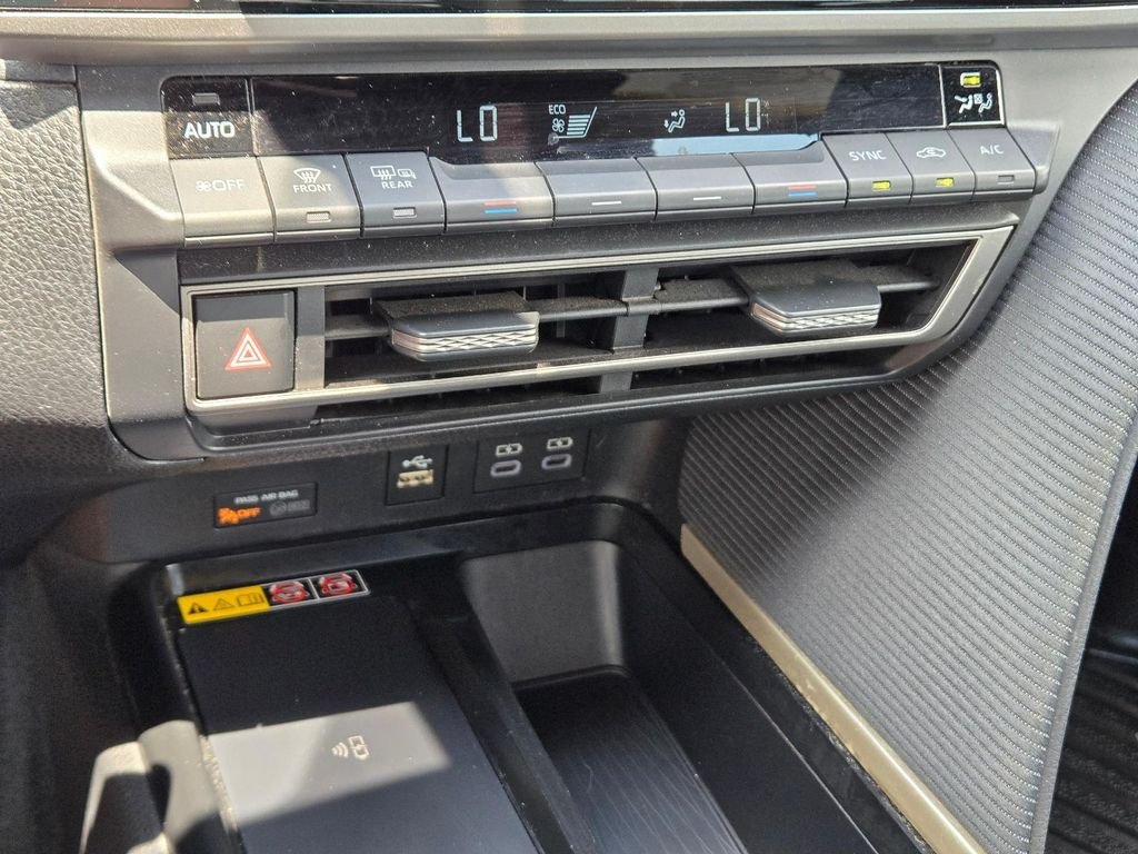 Used 2025  Toyota SE image 27