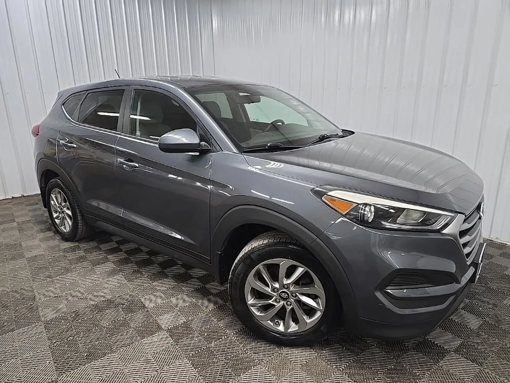 Used 2018 Gray Hyundai SE image 7