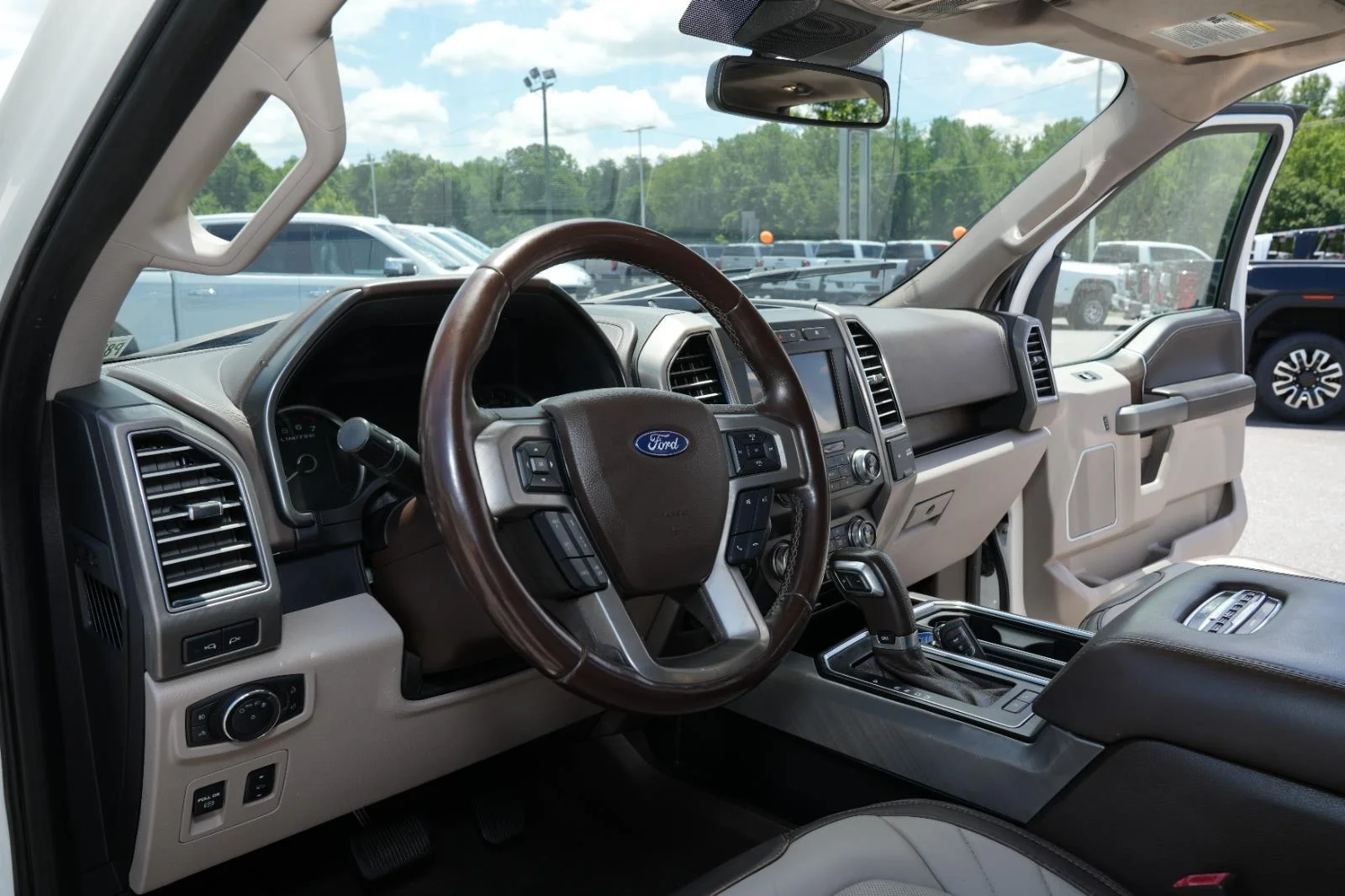 Used 2020 White Ford Limited image 19