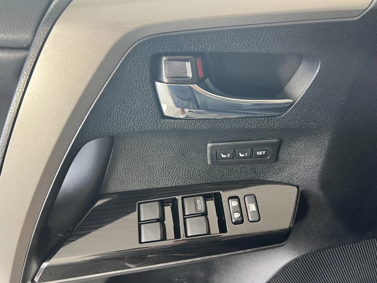 Used 2018 Galactic Aqua Mica Toyota Limited image 13