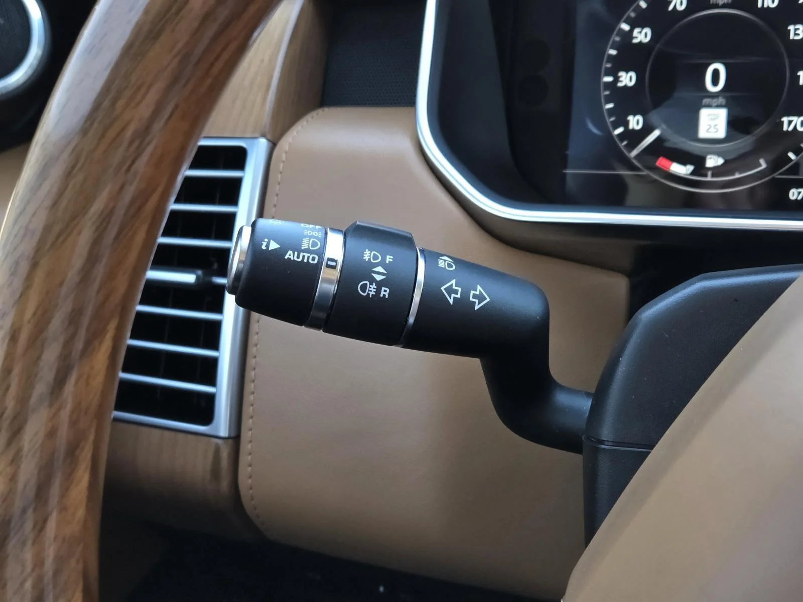 Used 2019 Silicon Silver Premium Metallic Land Rover Autobiography image 23