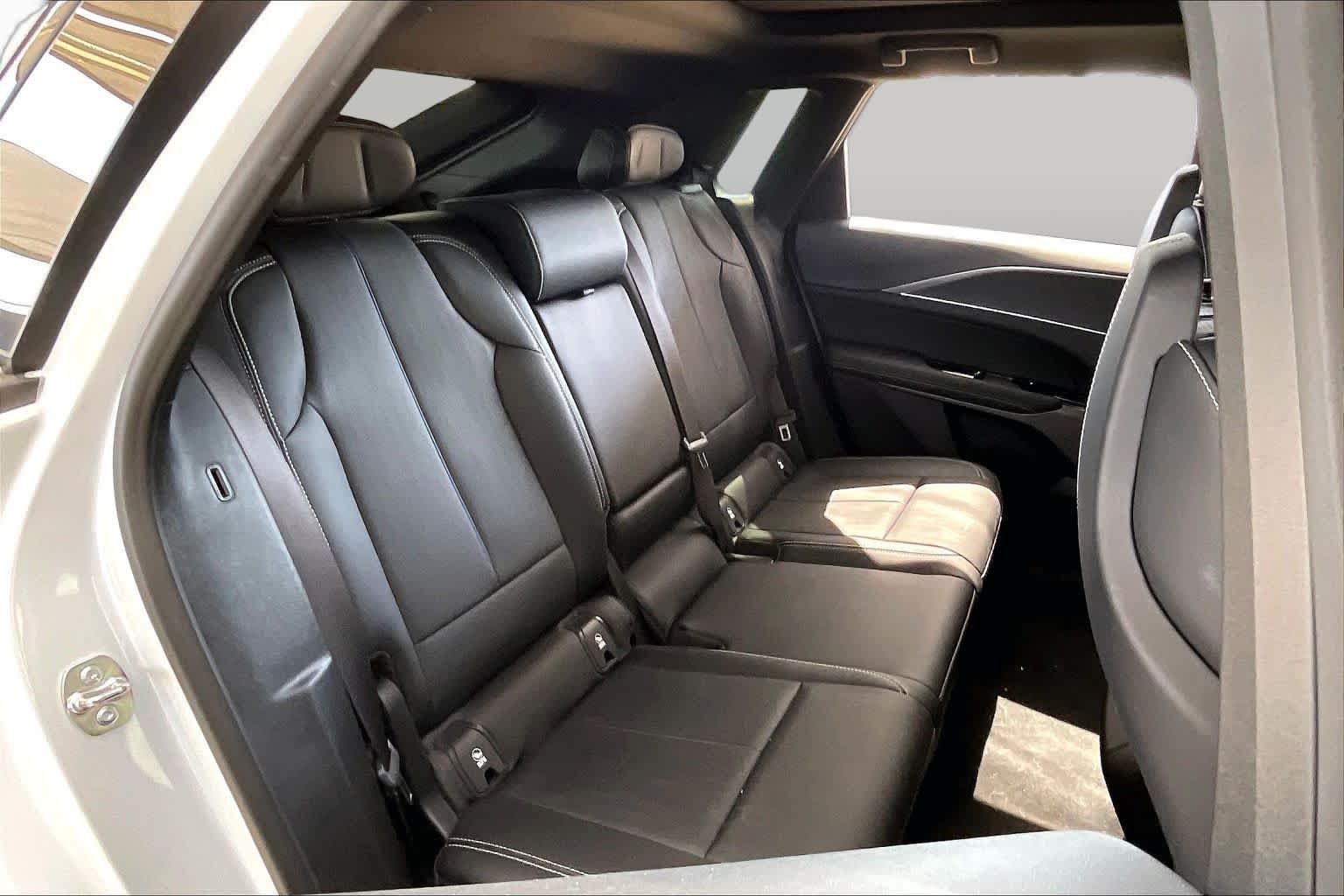 Used 2025 Crystal White Tricoat Cadillac Luxury image 19