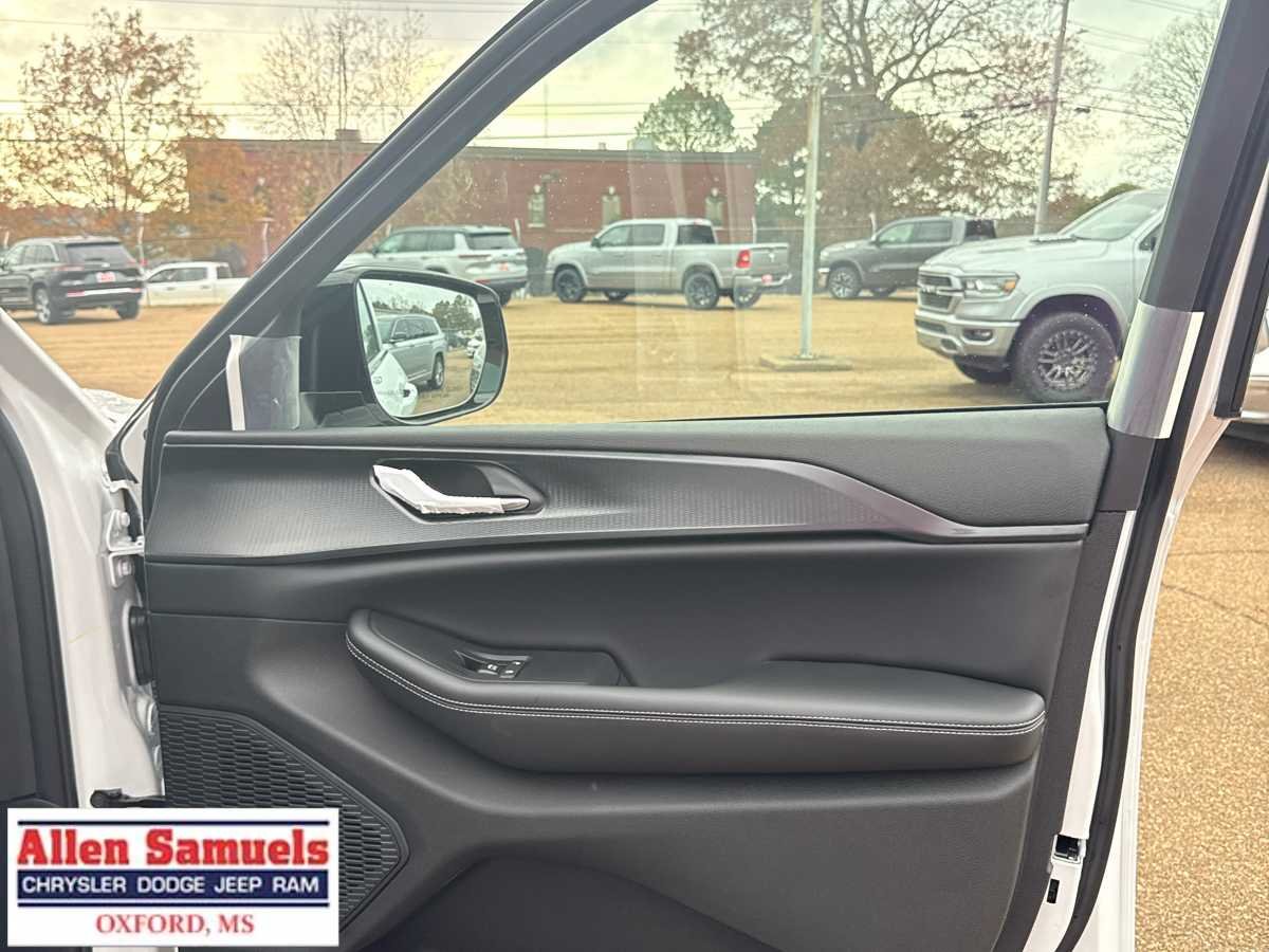 2025 Jeep Grand Cherokee Altitude - Photo 14